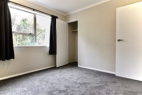 Photo of property in 52a Brooker Grove, Newlands, Wellington, 6037