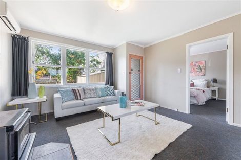 Photo of property in 3/3 Buscomb Avenue, Henderson, Auckland, 0610