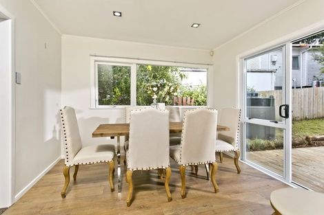 Photo of property in 24 Arrow Road, Forrest Hill, Auckland, 0620