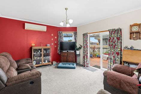 Photo of property in 31 Queenwood Road, Levin, 5510