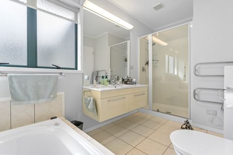 Photo of property in 140 Chelsea View Drive, Chatswood, Auckland, 0626