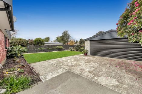 Photo of property in 17 Burnside Crescent, Burnside, Christchurch, 8053