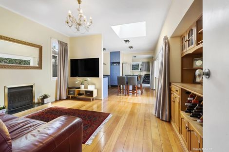 Photo of property in 9 Newcombe Crescent, Karori, Wellington, 6012