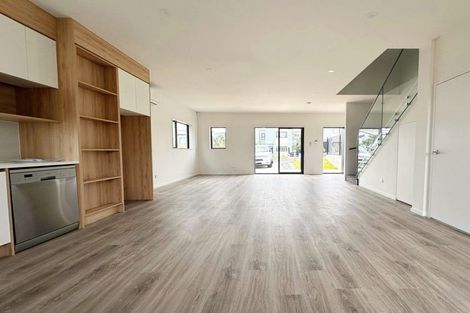 Photo of property in 46b Crestview Rise, Papakura, 2110