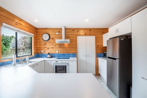 Photo of property in 2/6 Stoneleigh Court, Sunnynook, Auckland, 0632