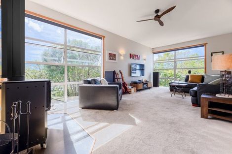 Photo of property in 32 Lorna Irene Drive, Raumati South, Paraparaumu, 5032