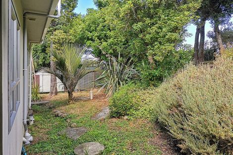 Photo of property in 15 Regent Street, Whakapirau, Maungaturoto, 0583