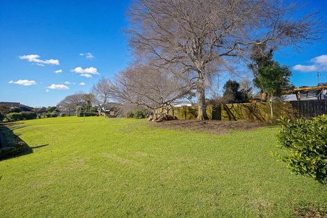 Photo of property in 2 Burgundy Park Avenue, Henderson, Auckland, 0612