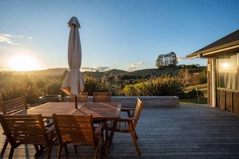 Photo of property in 11 Dalmore Way, Acacia Bay, Taupo, 3385
