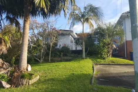 Photo of property in 9 Wakeling Avenue, Te Atatu South, Auckland, 0610