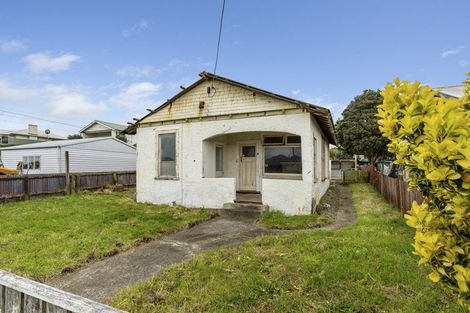 Photo of property in 10 Matai Street, Castlecliff, Whanganui, 4501