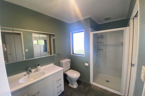 Photo of property in 2/8 Mossop Rise, Glenfield, Auckland, 0629