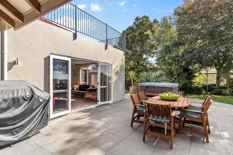 Photo of property in 305 Mangorei Road, Merrilands, New Plymouth, 4312