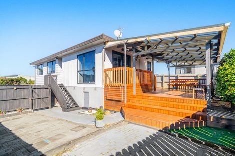 Photo of property in 1/5 Eulogy Place, Randwick Park, Auckland, 2105