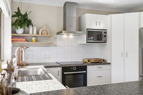 Photo of property in 15 Emery Place, Papamoa Beach, Papamoa, 3118