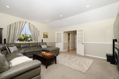 Photo of property in 3 Kahala Place, West Harbour, Auckland, 0618