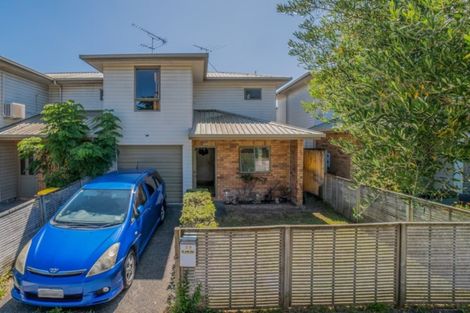 Photo of property in 29 Verdale Circle, Glen Eden, Auckland, 0602