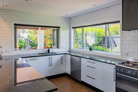 Photo of property in 8 Petrel Close, Paraparaumu Beach, Paraparaumu, 5032