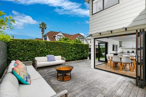 Photo of property in 2/27 Milford Road, Milford, Auckland, 0620