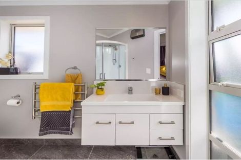 Photo of property in 21 Shillingford Boulevard, Rolleston, 7615