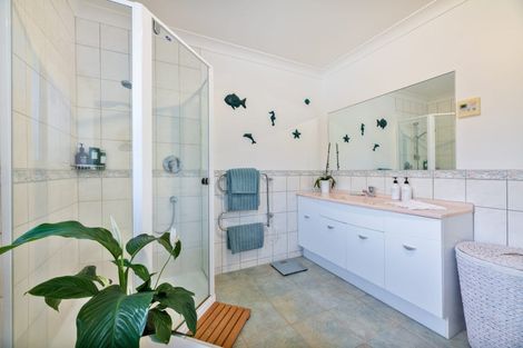 Photo of property in 3 Semillon Avenue, Henderson, Auckland, 0612