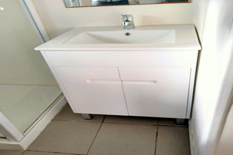 Photo of property in 1/84 College Road, Northcote, Auckland, 0627