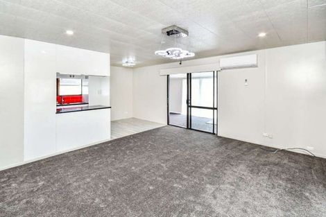 Photo of property in 2/10 Nearco Street, Randwick Park, Auckland, 2105