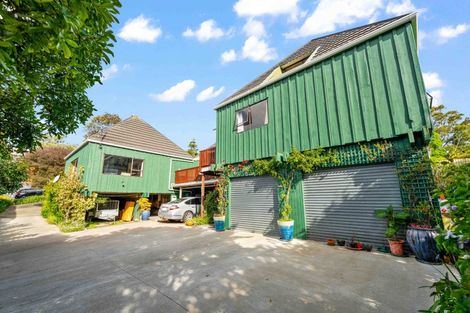 Photo of property in 48 Pokapu Street, Titirangi, Auckland, 0600