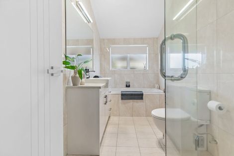 Photo of property in 19b Duncan Avenue, Te Atatu South, Auckland, 0610