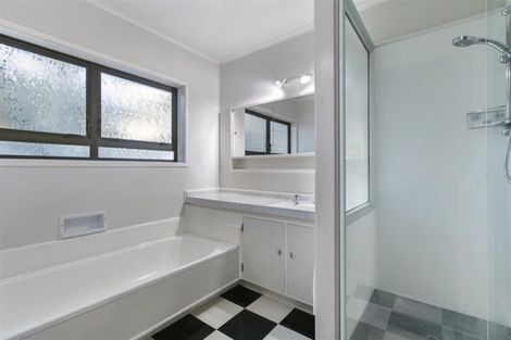 Photo of property in 37 Ridgemount Rise, Mangere Bridge, Auckland, 2022