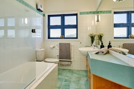 Photo of property in Endeavour Apartments, 1/125 Thorndon Quay, Pipitea, Wellington, 6011