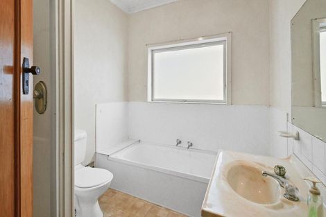 Photo of property in 64 Alfriston Road, Manurewa East, Auckland, 2102