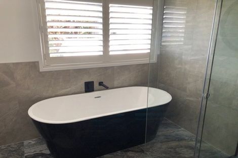 Photo of property in 82 Exmouth Road, Northcote, Auckland, 0627