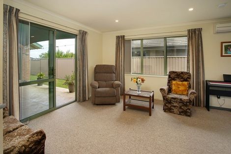 Photo of property in 21 Woodstock Place, Stoke, Nelson, 7011