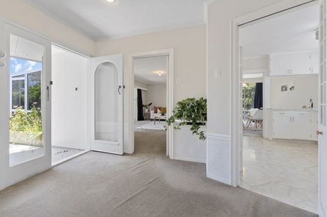 Photo of property in 335f Devon Street West, New Plymouth, 4310