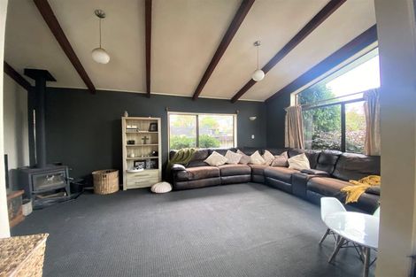 Photo of property in 25 Montana Place, Merrilands, New Plymouth, 4312