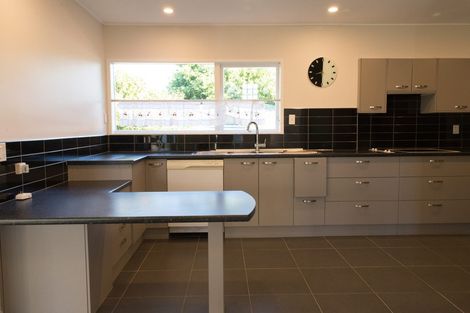 Photo of property in 58 Prince Regent Drive, Half Moon Bay, Auckland, 2012
