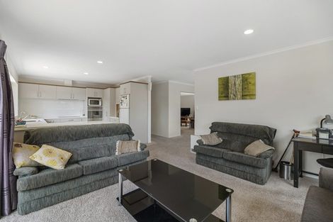 Photo of property in 17d Kinross Drive, Merrilands, New Plymouth, 4312