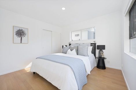 Photo of property in 28 Dallinghoe Crescent, Milford, Auckland, 0620