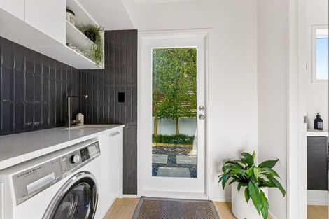 Photo of property in 15b Wilding Avenue, Northcote Point, Auckland, 0627