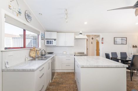 Photo of property in 28 Kauri Place, Tairua, 3508