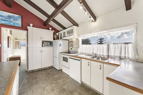 Photo of property in 70 Karewa Parade, Papamoa Beach, Papamoa, 3118