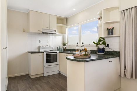 Photo of property in 21a Cleve Road, Green Bay, Auckland, 0604