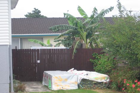 Photo of property in 1/2 Neal Avenue, Glenfield, Auckland, 0629