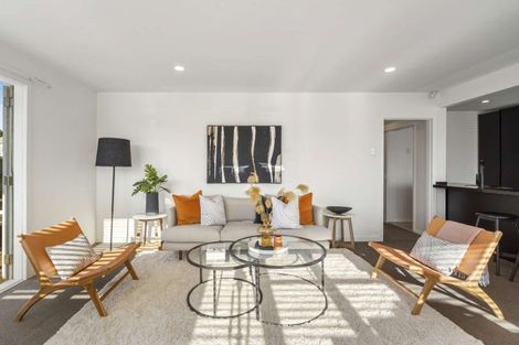 Photo of property in 25 Holland Avenue, Point England, Auckland, 1072