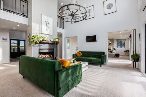 Photo of property in 88 Queen Charlotte Drive, Aotea, Porirua, 5024