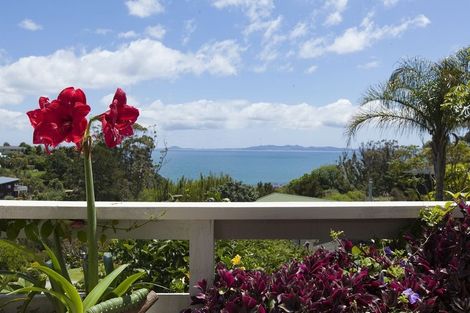 Photo of property in 25 Powells Road, Cable Bay, 0420