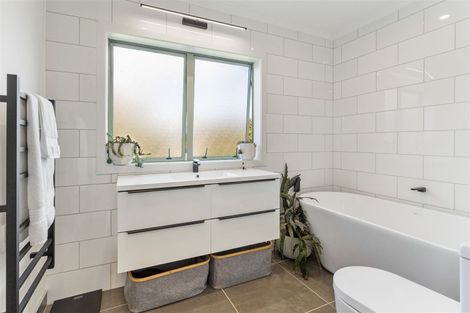 Photo of property in 31 Cockle Bay Road, Cockle Bay, Auckland, 2014