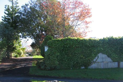 Photo of property in 100 Roberts Road, Te Atatu South, Auckland, 0610