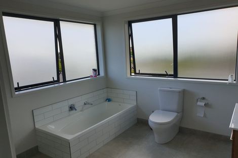 Photo of property in 38 Cockayne Crescent, Sunnynook, Auckland, 0620